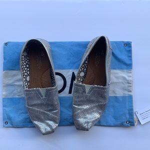 Tom's, size 9, slip-on glitter silver flats